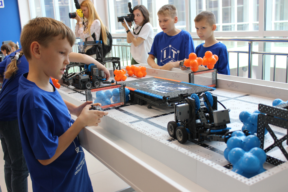 В Белгороде открылся Центр цифрового образования детей «IT-cube»