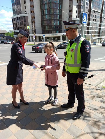 Белгородские автоинспекторы призывают водителей быть более внимательными к юным участников дорожного движения