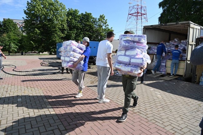 Мэр Белгорода подвёл итоги первого дня работы пункта выдачи гуманитарной помощи