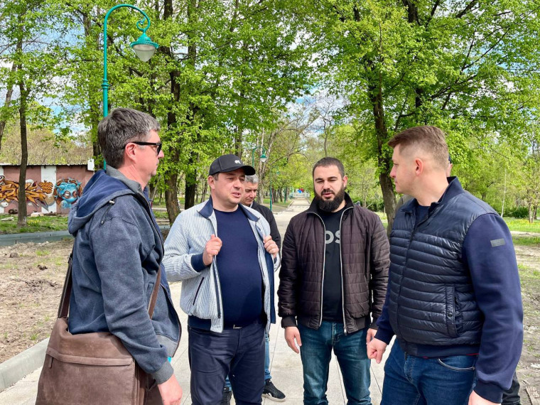 Мэр Белгорода Валентин Демидов провел выездное совещание в Центральном парке